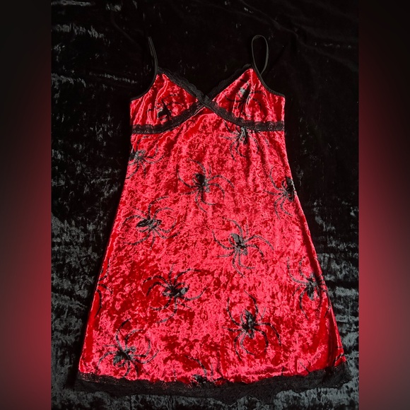 ROMWE: Red and Black Spider Midi Velvet Dress - Picture 3 of 4